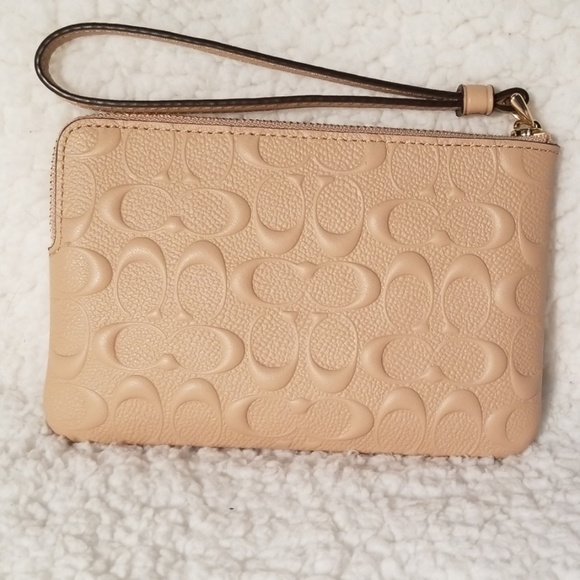 wristlet. NWT - Picture 2 of 3